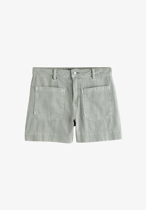 Lysegrå denimshorts med knaplukning foran og to store forlommer, vist på hvid baggrund.