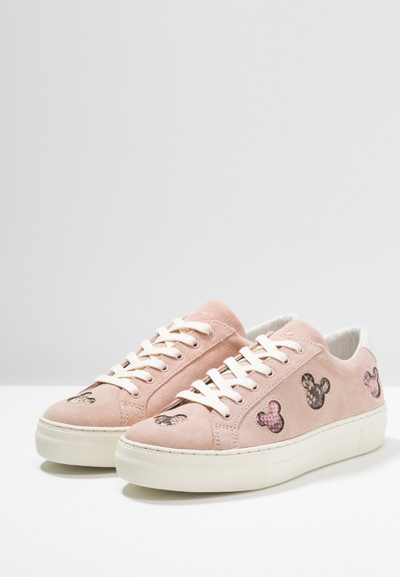 MOA Master of Arts Zapatillas nude (Segunda mano)