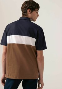 Next CHEST BLOCK STANDARD - Pikeepaita - navy tan brown