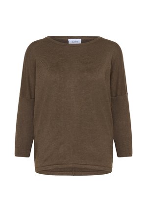 Alyvuogių spalvos, laisvai krentantis megztinis su apvaliu kaklu, 3/4 rankovėmis ir gumbuota tekstūra. Etiketas matomas kaklo srityje, subtilūs siūlės apatinėje dalyje.