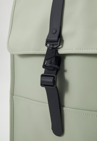 Rains BACKPACK UNISEX - Turistinė kuprinė - earth