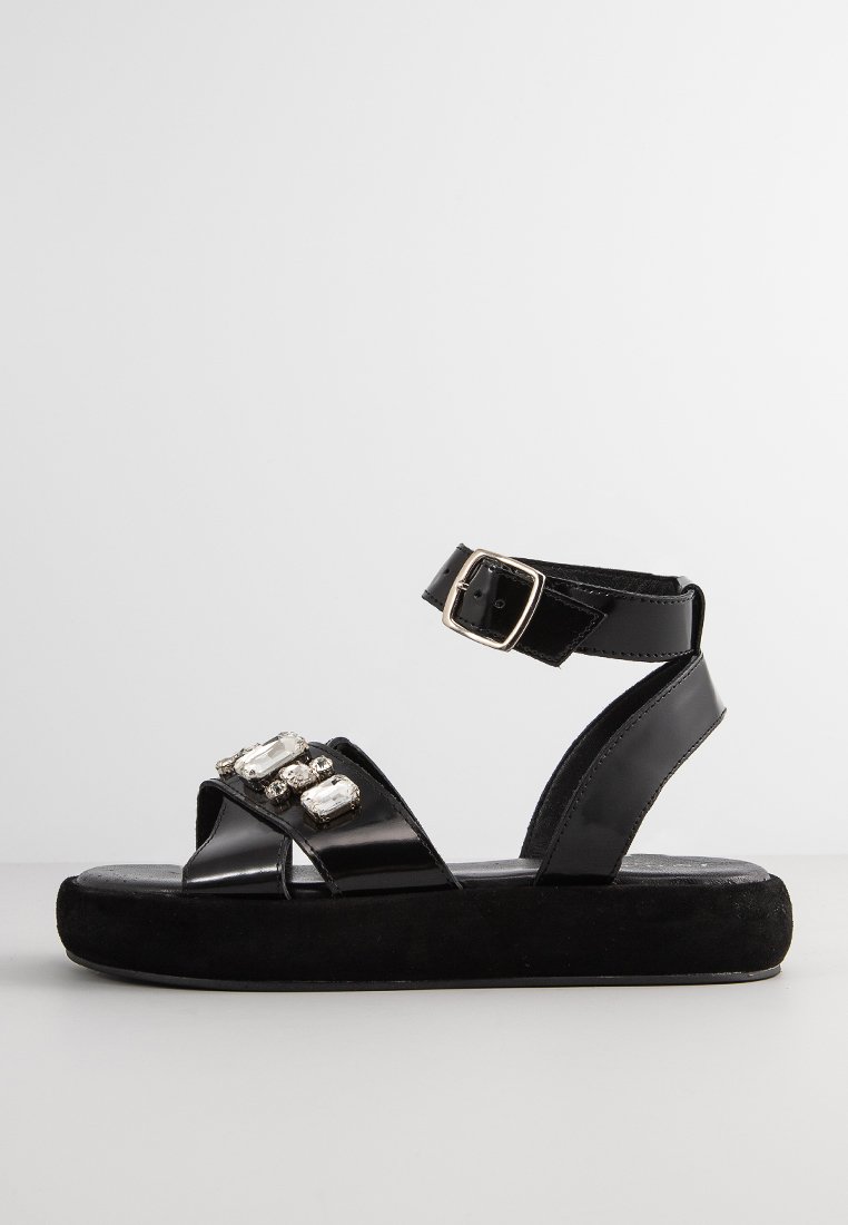 Sandale cu platformă