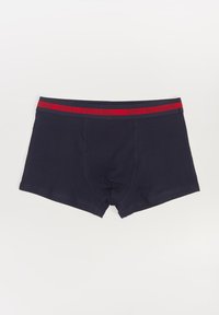 Granatowe bokserki wykonane z miękkiego materiału z czerwoną elastyczną gumką, na której widnieje napis "NAUTICAL DIVERSE". Maszynowe wykończenia.