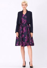 Smart and Joy PATINEUSE BROCART À MOTIF FLORAL - Robe de jour - violet