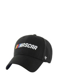 Schwarze Baseballmütze aus Stoff, mit gesticktem weißen "NASCAR"-Text und bunten Streifen. Gewölbter Schirm und verstellbarer Riemen auf der Rückseite.