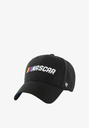 Casquette de baseball noire en tissu, avec le texte "NASCAR" brodé en blanc et des rayures colorées. Visière incurvée et sangle réglable à l'arrière.