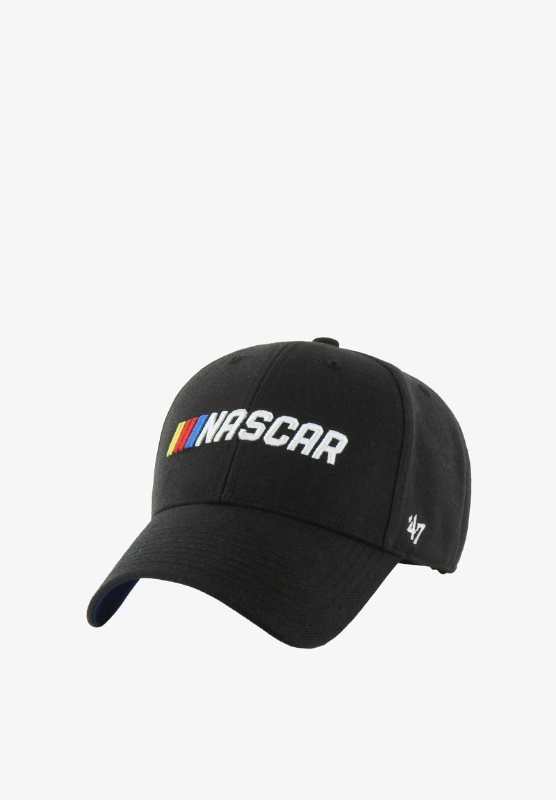 Schwarze Baseballmütze aus Stoff, mit gesticktem weißen "NASCAR"-Text und bunten Streifen. Gewölbter Schirm und verstellbarer Riemen auf der Rückseite.