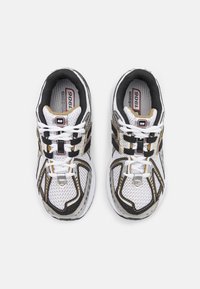 New Balance 1906 UNISEX srebrny