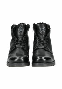 Stivali ankle in pelle nera con dettagli testurizzati, suole robuste, lacci e foderatura in pelliccia sintetica sulla parte superiore. Presenta accenti con il logo del marchio.