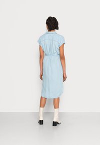 ONLY ONLPEMA HANNOVER DRESS - Jeansklänning - light blue denim