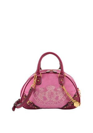 Borsa rosa Juicy Couture con doppio manico, catena dorata e ciondolo a forma di cuore, forma curva e logo a rilievo con stemma sul davanti.