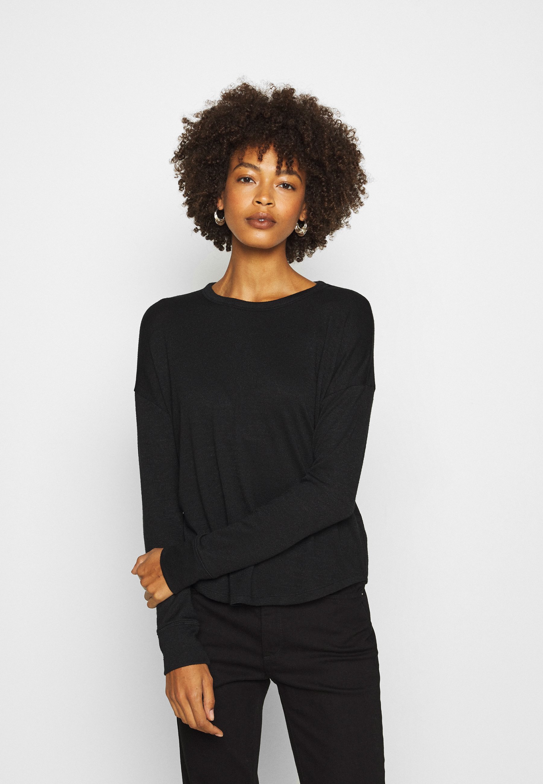 gap black jumper