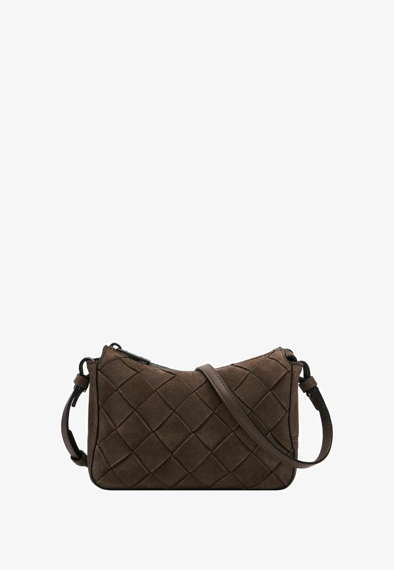 Brązowa zamszowa torba na ramię z pikowanym wzorem, z zamkiem błyskawicznym i regulowanym paskiem. Teksturowana powierzchnia z gładkim wykończeniem.