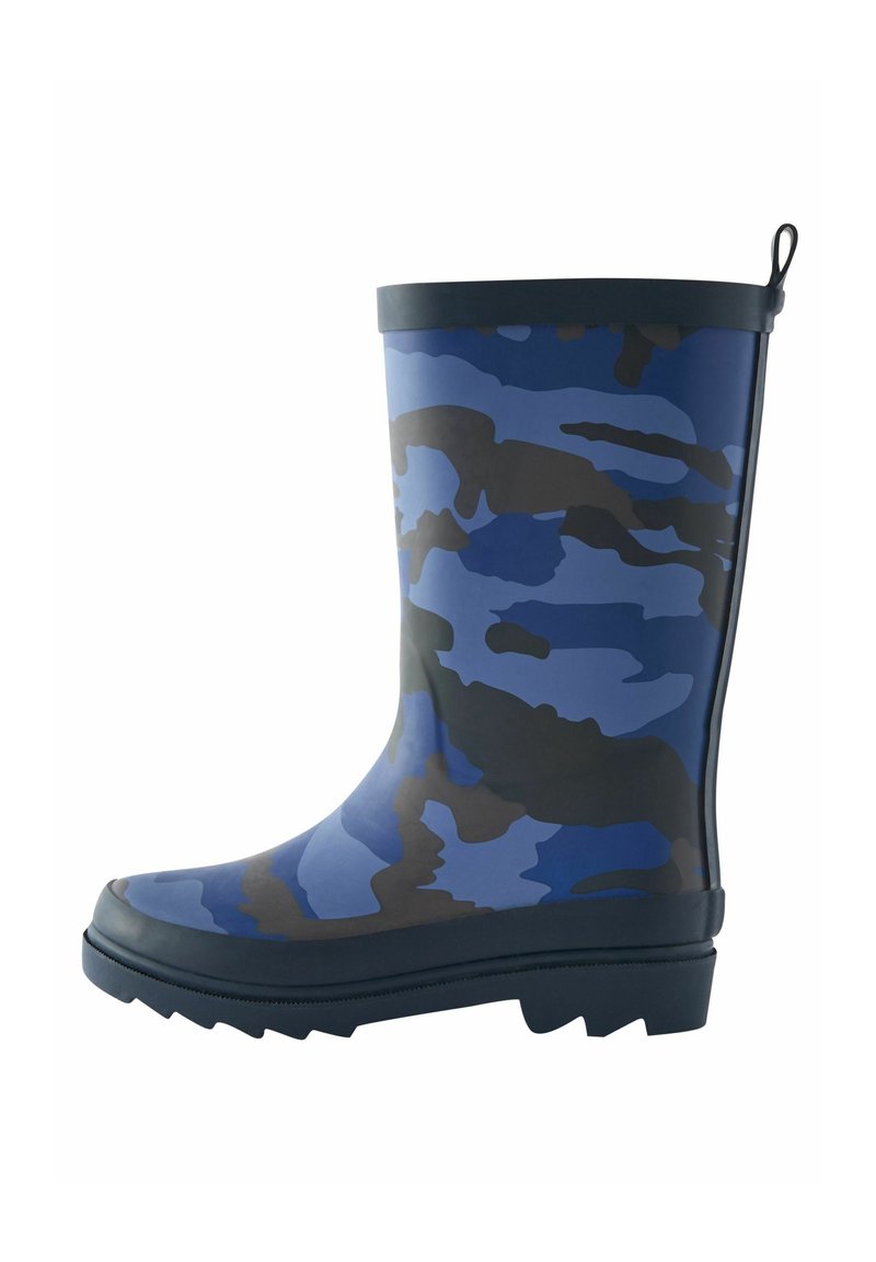 Botas de lluvia de goma en patrón de camuflaje negro y azul marino. Presentan un acabado texturizado, suela reforzada y una lengüeta para facilitar su uso.