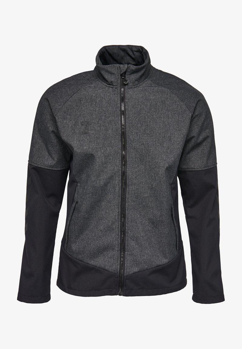 Veste softshell gris foncé et noire avec fermeture éclair intégrale à l'avant, col montant et longues manches avec panneaux en tissu noir.