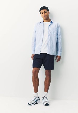 REGULAR FIT - PLEATED - Šorti - french navy