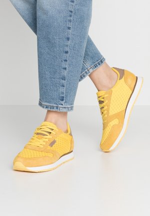 Sneakers - yellow