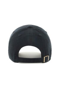 Schwarze Baumwollmütze mit gebogenem Schirm, verstellbarem Rückengurt und einer goldenen Metallschließe. Weiche Textur und strukturierte Form mit Belüftungsöchern.