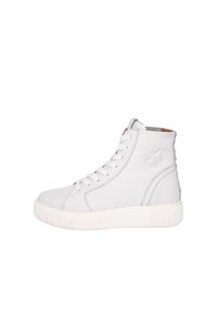 Sneaker alta in pelle bianca con punta rotonda, cuciture tono su tono, lacci frontali e suola in gomma con scanalature orizzontali.