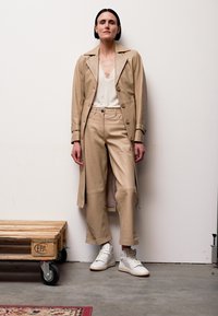 STUDIO ID ISABEL - Gabardina - ivory