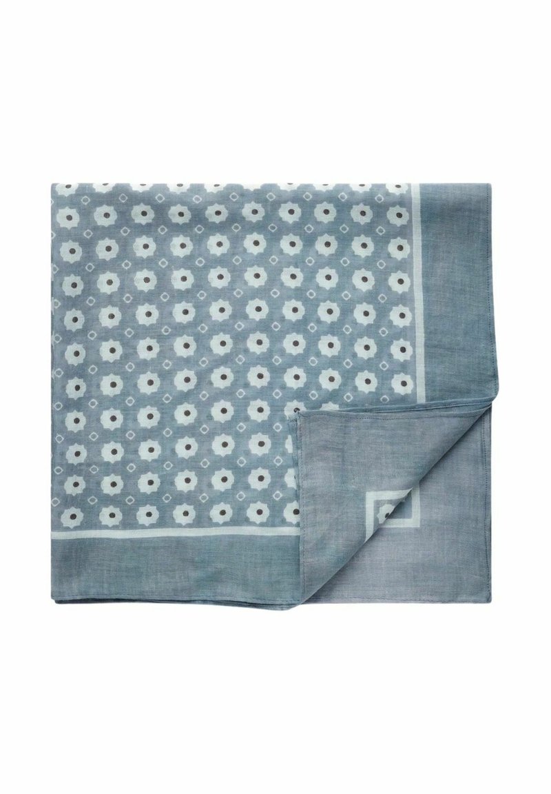 Blå mönstrad sjal med små vita blommor och geometriska accenter, med en solid blå kant och mjukt, texturerat tyg.