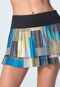 Gonna plissettata con una vita nera, caratterizzata da un motivo geometrico nei colori blu, oro e nero. Tessuto leggero e texture. 