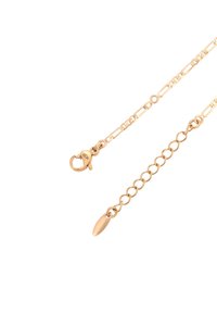 Collana a catena color oro con anelli allungati, dotata di chiusura a moschettone e prolunghe regolabili con un'etichetta ovale.