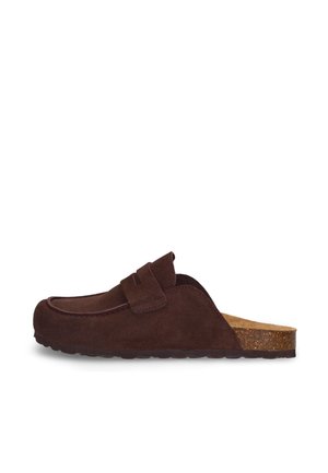 Sabot en daim marron à enfiler avec une semelle intérieure en liège rembourrée et une semelle extérieure en caoutchouc texturée, vu de profil sur un fond blanc.