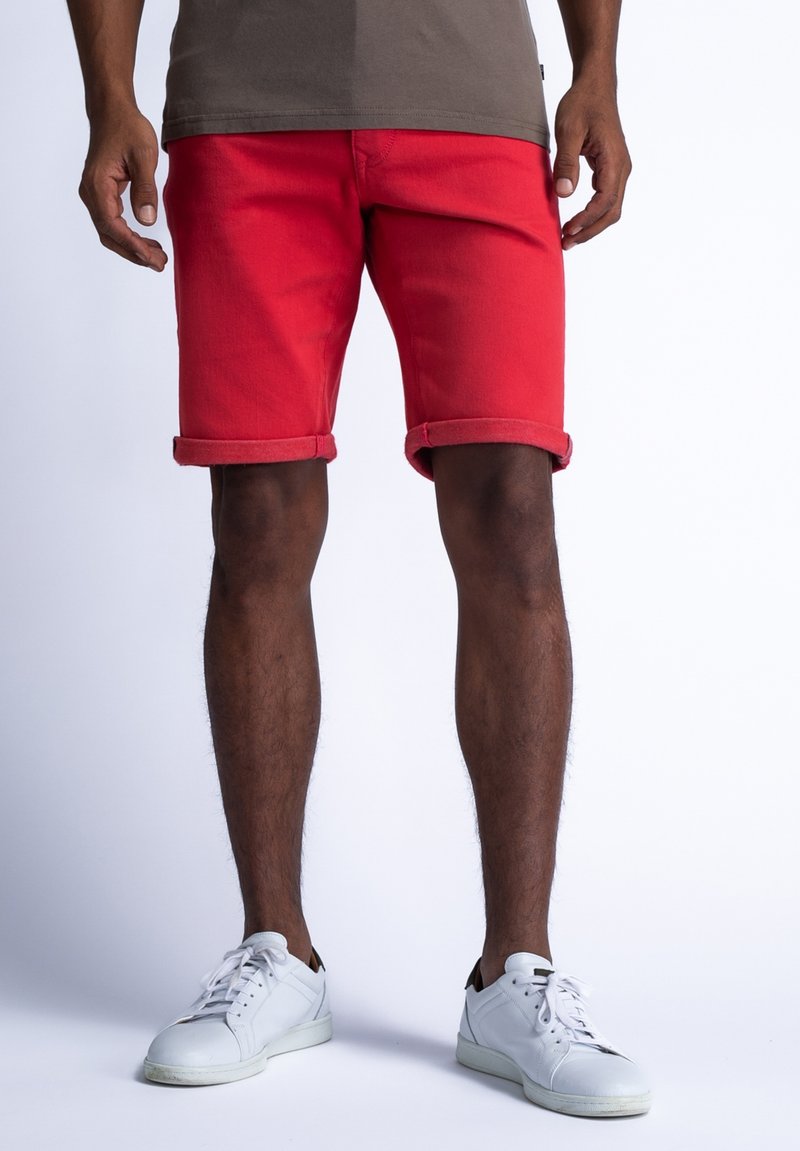 Petrol Industries Jeansshort - red melon