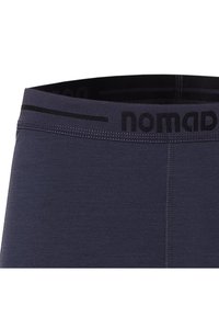 Marineblauwe onderbroeken met een gladde textuur, voorzien van een zwarte logo tailleband en contrasterende zwarte lijnen bovenaan.