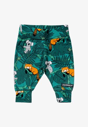 Grüne Kleinkinderhosen mit Dschungelblattmuster, das rote Pandas, Koalas und Frösche zeigt, mit einem Villervalla-Label am Bein.