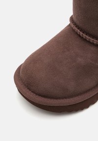 UGG CLASSIC II UNISEX - Téli csizmák - burnt cedar