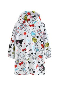 Hoodie deka vyrobená z mäkkého bieleho flísu, na ktorej sú farebné rozprávkové postavy, srdcia, kvety a mašle v čiernej, červenej, žltej a modrej farbe.