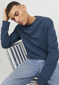 Jack & Jones JJESTAR CREW NECK - Sweatshirt - ensign blue