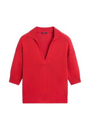 Rode gebreide trui met een diepe V-hals en driekwartmouwen, uitgevoerd met een geribde zoom en manchetten.