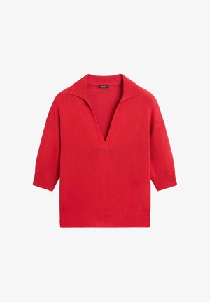 Rode gebreide trui met een diepe V-hals en driekwartmouwen, uitgevoerd met een geribde zoom en manchetten.