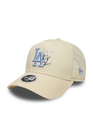 Beige Baseballkappe mit hellblauem "LA"-Logo und kleinen weißen Blumen auf der Vorderseite, Rückseiten aus Netzmaterial und New Era-Aufkleber am Schirm.