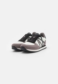 Armani Exchange Sportcipő - off white/grey
