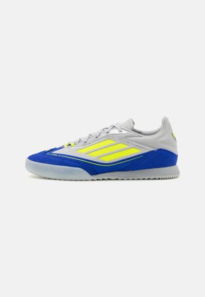 MESSI FREESTYLE INDOOR - Indoor football boots - silver metallic/solar yellow/lucid blue