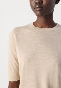 BOSS FARBELLA - Pamata T-krekls - light beige