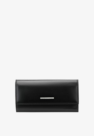 Portefeuille en cuir noir avec fermeture à rabat et plaque logo argentée "Porsche Design" centrée à l'avant.