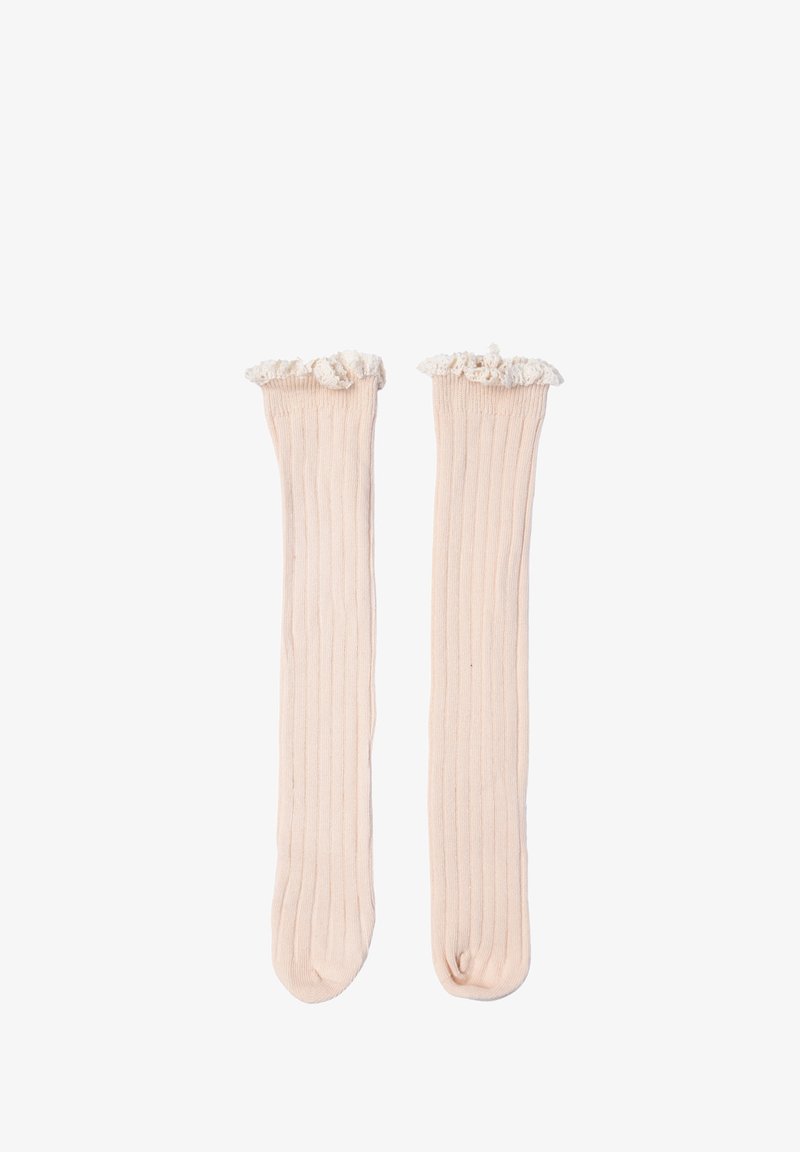 Calze a costine alte fino al ginocchio in morbido tessuto di un delicato rosa chiaro, con un bordo bianco arricciato sulla parte superiore. Texture liscia, forma allungata e righe uniformi.