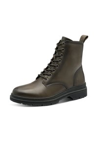 Tmavě hnědé kožené kotníkové boty s kulatou špičkou, zavazováním vpředu, černou gumovou podrážkou a poutkem na zadní straně, zobrazené na bílém pozadí.