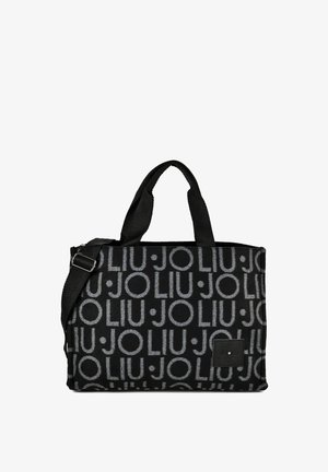 Borsa rettangolare nera con manici corti e tracolla, coperta da un motivo testuale grigio "LIU JO" ripetuto.