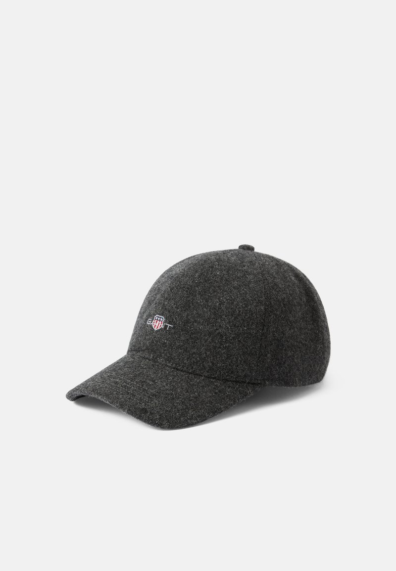 Gorra de béisbol gris de fieltro con visera curvada, corona redondeada y logotipo bordado en la parte frontal. Textura suave y diseño estructurado.