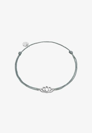 Ezüst lótusz medál szürke szőtt zsinóron, állítható csomóval és egy kis kör alakú charm-mal.