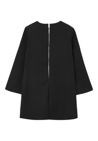 Schwarzes Kleid mit rundem Ausschnitt, langen Ärmeln und einem Reißverschlussdetail am Rücken. Glattes Material und eine lässige A-Linien-Silhouette ohne Muster.