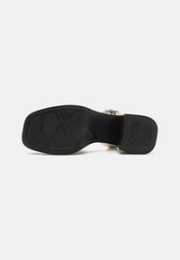 Zign LEATHER - Sandále na platforme - off-white