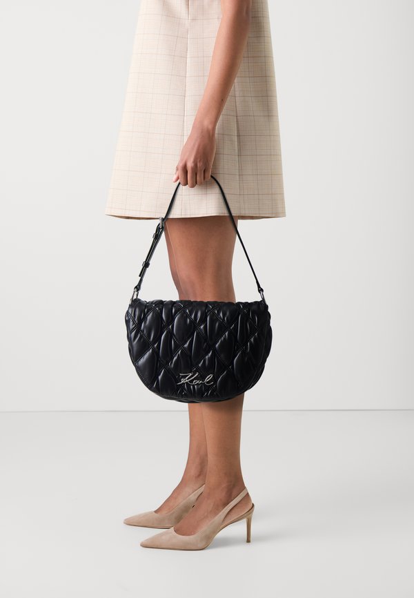 SIGNATURE KUILT FLAP - Handbag