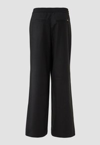 Czarne spodnie o szerokich nogawkach z elastycznym pasem, posiadające dwie tylne kieszenie i gładką strukturę materiału. Prosty wzór bez żadnych wzorów.